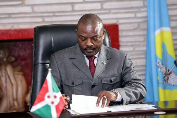 बुरुन्डीका राष्ट्रपति कुरुन्जिजाको ५५ वर्षको उमेरमा निधन